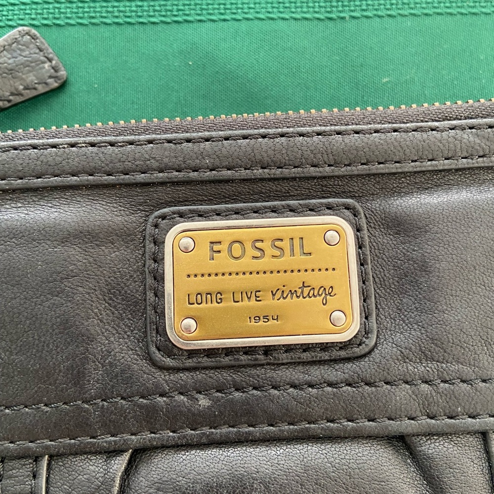 Fossil black Leather Wallet with Gold Accent - Picture 2 of 9